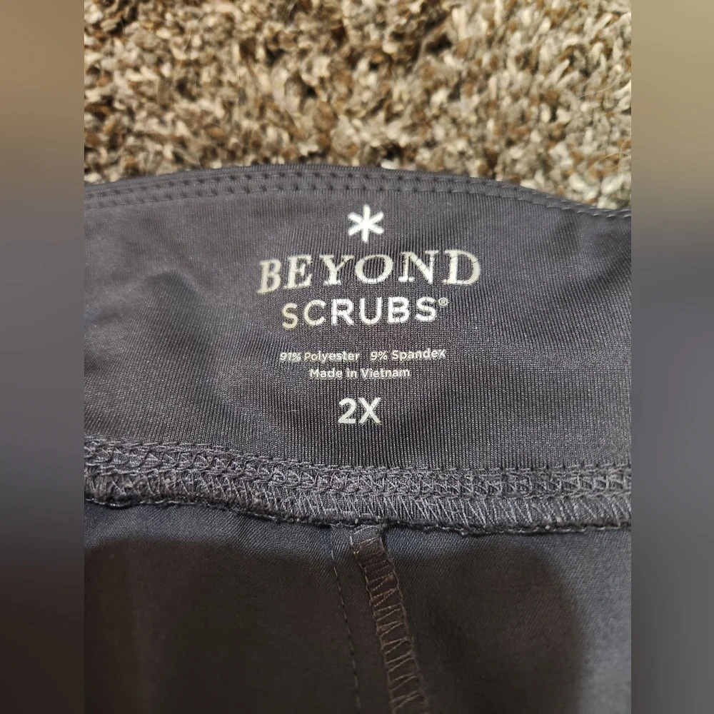 Pewter Jogger Scrub Set - Picture 5 of 5